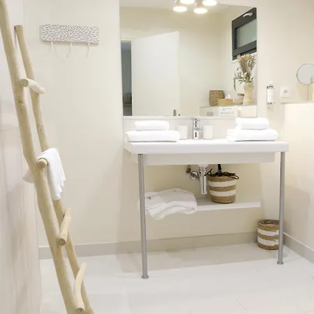 Le Parc Du Chateau Bed & Breakfast Hermonville